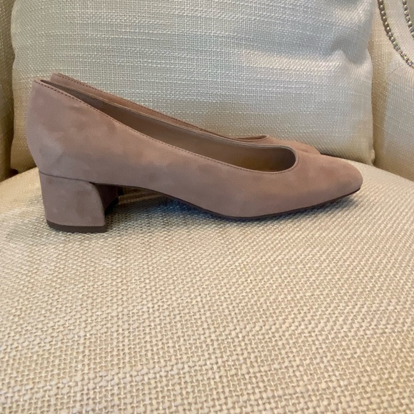Franco Sarto Womens Blush Suede Rounded Square Toe Low Square Heel Pump/Size 6.5 - Picture 2 of 11